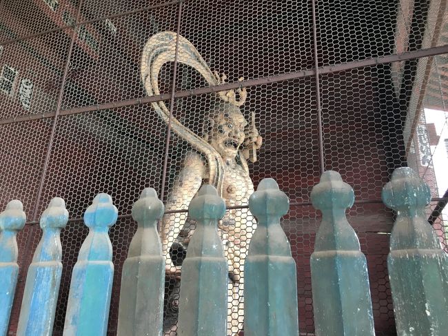 左側・金剛力士像