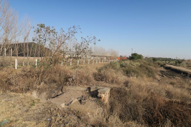 上の写真の直ぐ先、橋梁跡がありますねー！