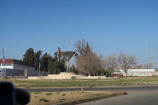 ワインの街なのでブドウとワイングラスのモニュメントがありました！