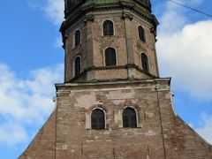 急いで観光に出かけた。明日、月曜日は閉まるところが多いからである。旧市街までは歩いて行けるが、最初はタクシーにした。

まず聖ペテロ教会。塔が高くそびえている。