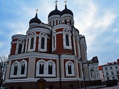西側の山の手へ歩いた。

アレクサンドル・ネフスキー聖堂である。帝政ロシアの支配下にあったときに建てられたロシア正教教会だ。

