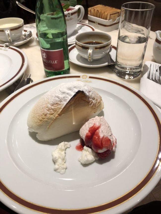 オーストリア横断の旅(13) ザッハトルテとザルツブルガーノッケルンを食べてホーエンザルツブルク城へ・・・