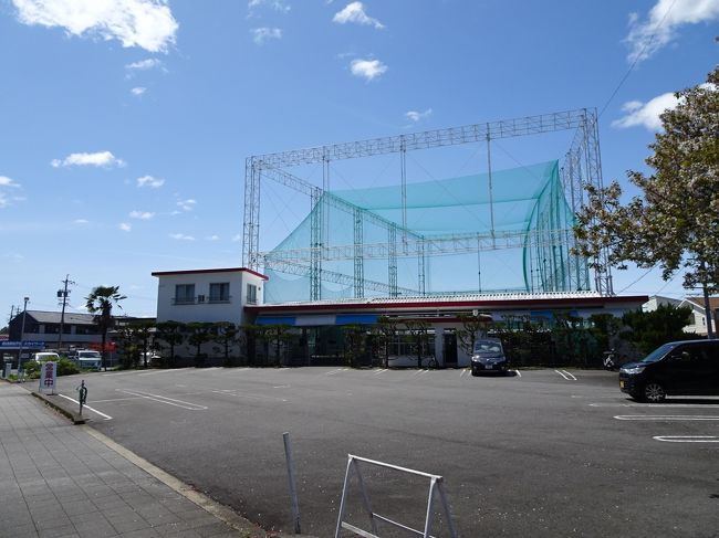 3．豊山町<br /><br />国道沿いに、イチロー選手が少年時代に通っていたという「空港バッティングセンター」。入口にはパネルが展示されていました。