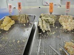 ４軒目、竹清。揚げたての天ぷらもこの店舗の売りだそうです。