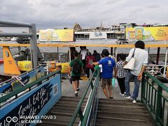 チャオプラヤ川 渡し船 (ワットアルン)