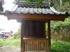 本殿左手には巖乃神社と