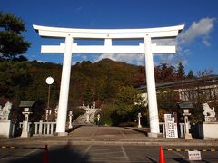 14：55　山梨縣護國神社
創建は1879年
西南戦争以降の山梨県の戦没軍人や軍属の戦死者を祀っています。