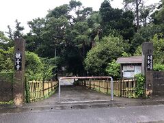 さて金武の観音寺さんに到着しました。この真言宗のお寺も琉球八社のひとつで戦災を免れて残ったそうです。