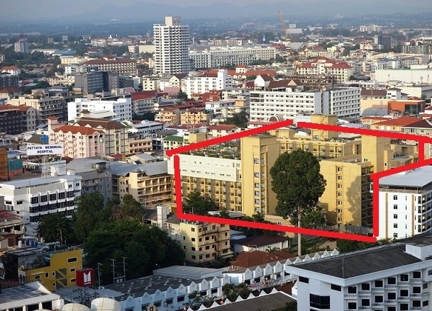 パタヤではGrand Bellaホテル（赤印）が感染可能性のある患者の受け入れを開始し、いま現在8名ほど入院してるようだ。<br />《参考》（左にメモリアル病院）