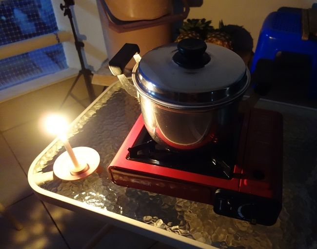 カセットガスコンロも有るので料理は出来ます。<br />だがエアコン、扇風機なしで寝るのは辛いね、シャワーも水は辛いね、明日は7時、いや8時には工事に来るかなぁ～．．．スヤスヤ、スヤスヤ～