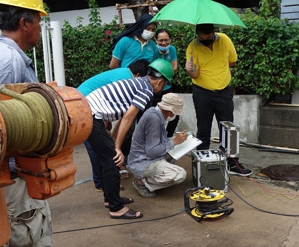 11：03<br />一休も?堪らず表に出てみた．．．事務所から3人（青服）電気工事士4名<br />電気が繋がったのは14時．．．丸1日電気がこないコロナで外にも出ずらいし辛かった。<br />この件に対してコンドー事務所から一切報告なし！！！．．．我慢、我慢