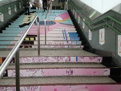 小田原駅のホームの階段です。