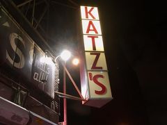 到着しました！待望のカッツ・デリカテッセン（Katz's Delicatessen）。30年前からどうしても来たかった店です。
https://katzsdelicatessen.com/
