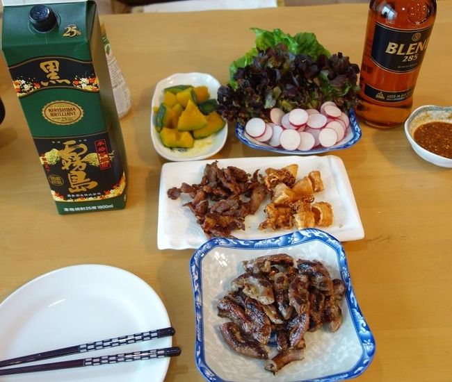 27日　夕食<br />豚の内臓焼き　豚の日干し焼き　小型イカ揚げ<br />がぼちゃ煮　野菜