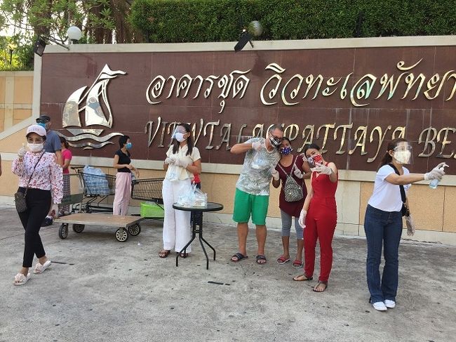 26日　16：39<br />我がコンドミニアムの方（欧米人）でしょうか表で水や食品を配っています。<br />一休はそこまで余裕はありません．．．すいません。