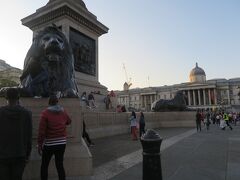 地上に出てすぐの場所にあるのがトラファルガー広場。
ライオンの像が目印。