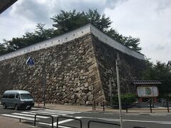 福山城。駅北口のすぐそこにあるんです。