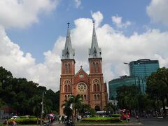 9:45　サイゴン大教会（聖マリア大聖堂）