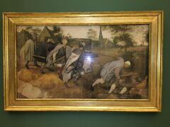 41枚目は南イタリアのナポリです。

The Parable of the Blind
Tempera on Canvas  86x156cm
「盲人の寓話」

ブリューゲルの作品としては唯一の横長の寸法(86x154cm)です。

ブリューゲルの主要な作品
農民の結婚式
農民の踊り
連作月暦画たちは114x164cmの寸法です。