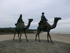 「御宿町 月の沙漠記念公園」です。
大正時代に活躍した詩人・抒情画家'加藤まさを'が作詞した童謡"月の沙漠"に登場するラクダに乗った王子と姫の銅像がありました。
童謡"月の沙漠"は御宿の海岸がモデルとなったそうです。
