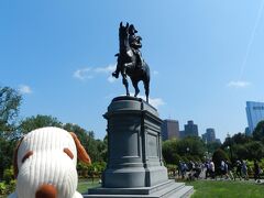 かと思ったら、ジョージ・ワシントンの騎馬像でした～（笑）。