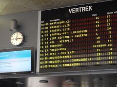 駅に戻ってきました.　1533のタリス、Paris行に乗ります.　「SPOOR」とあるのがホーム〇番線ってことみたい