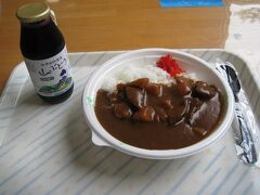 11:48　知床自然センターに到着。（標高170m、本日25km地点、トータル569km地点）
知床峠を出発したのが11:30だったので、11kmを18分で下りてきました。

ここで昼食休憩です。