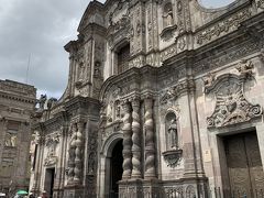ラ・コンパーニャ教会
Iglesia de La Compañía de Jesús 
1741年に建設されが1781年に火災、1882年に震災で壊滅的な被害を受け、現在は廃墟に。