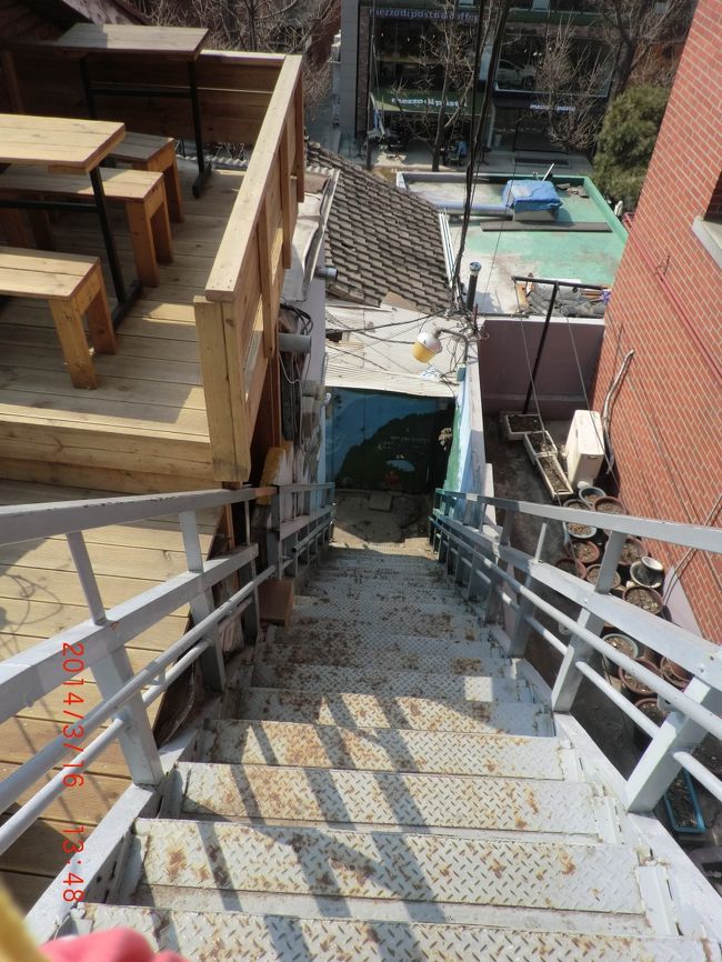 適当に歩いてたらこんな階段に<br />遭遇。