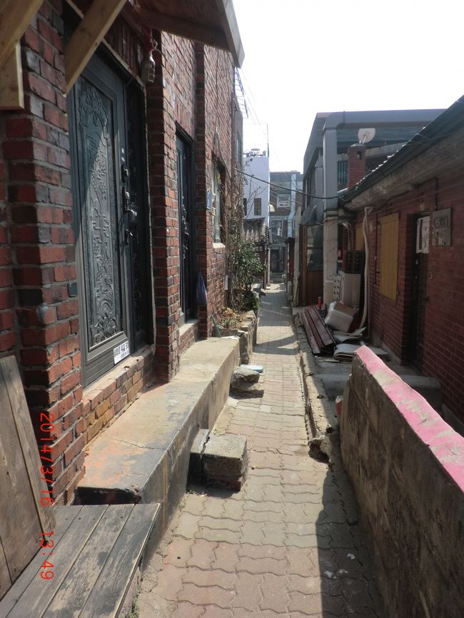 歩いていいのかな？<br />ドキドキしながら通り抜けます。