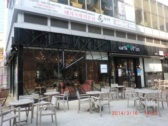 途中で見つけたCAFFE VAMOSへ。　