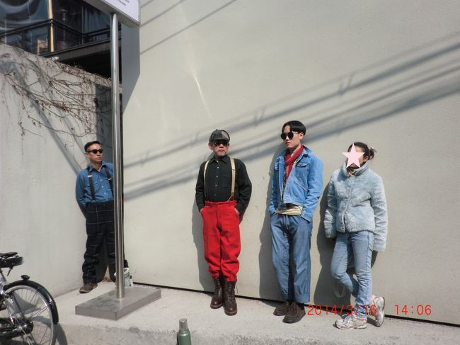 みんなが見ている<br />マネキンみたいに動かない人達。