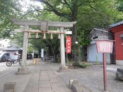 子易神社。
大山駅から少し歩いたところにある。当地金井窪村の鎮守だったそうで。江戸時代にはすでに安産・子育ての神様として信仰されていたとのことだ。