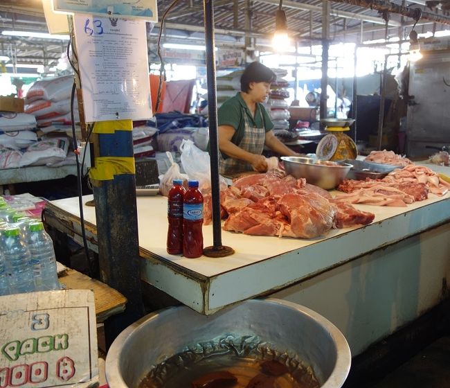 ブァカーオ.タラート<br />豚肉店