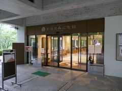 本居宣長記念館は、鈴屋からあるいてすぐの場所です