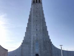 ハットルグリムス教会
高さ74.5m。アイスランドで一番高い建物です。

中へ入ってみましょう。