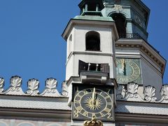 ポズナニ観光２日目－２　８月１５日（祝）聖母被昇天祭　旅行記『2019年夏　スロバキア・ポーランド旅行 最古の都市ポズナニ(ポーランド)2』から続きます。

旧市庁舎の「山羊のからくり時計」を見に行きました。
１２時になりました。時計の上に山羊が出てきました。
