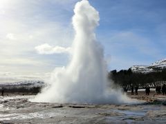 ストロックル間欠泉
高さ20m、5～10分に1回の頻度で噴き上がるので、待っているとすぐ見れます。

地球は生きているんだな、と実感。