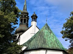 エストニア最古・中心的な教会：大聖堂。
丘の上に複数の宗教の教会が共存している。