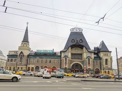 シベリア鉄道の発着ターミナルとして名高いヤロスラフスキー駅。
遥か彼方の極東ウラジオストクまでは、ここから6泊7日の長旅となります。