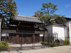 三井家の祖と呼ばれる三井高利の生家跡が保存されています。