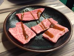 適度にサシが入っているお肉が美しいです、カルビの霜降りが綺麗。
かかっている味噌だれはオリジナル、自己主張しすぎずお肉の味わいを引き立てます。
