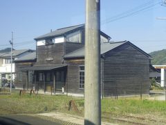 大川野駅停車中。大きめの駅で後で調べると筑肥西線で列車交換の出来る唯一の駅だそうです。