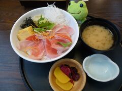 きんめ丼

おいしいぃ～～～！
下田を名物の金目で〆る、幸せ～