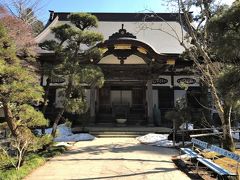 正宗山　瑞鳳寺　
瑞鳳寺は政宗公の眠る瑞鳳殿の香華院として瑞鳳殿の手前にあります。藩祖政宗公の菩提寺として忠宗公によって創建された御一門格寺院。御本尊は釈迦、文殊、普賢の三体で平泉毛越寺から遷したもの。梵鐘は忠宗公の寄進によるもので宮城県指定の文化財です。
