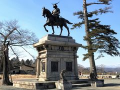 次に向かったのは仙台城跡
タクシーで山をぐるっと回りながら登ります。

伊達政宗騎馬像
仙台城跡の天守台に伊達政宗騎馬像が建っています。かなり大きいです！！

