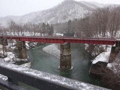 空知川を渡るＪＲ線の鉄橋。
たしかさっき列車でここを通った時も写真を撮った気がする。