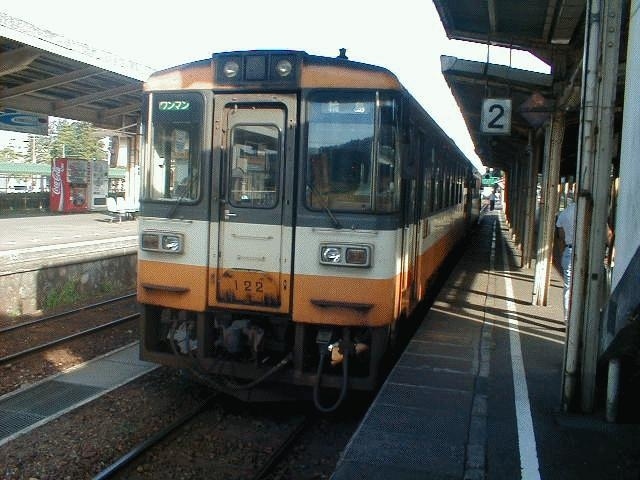 ■2000.8<br />　能登地方への旅行であるが、目的は翌2001年4月に廃止となるのと鉄道の「穴水－輪島」を乗車することであった。<br /><br />＠のと鉄道「NT100形」