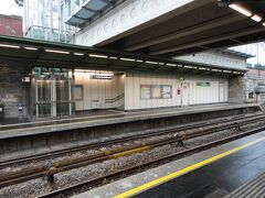 やってきたのはシェーンブルン駅。
なんだか日本の駅みたい。