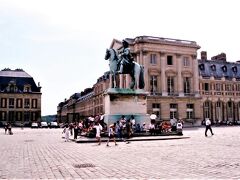 ベルサイユ宮殿

ルイ１４世騎馬像